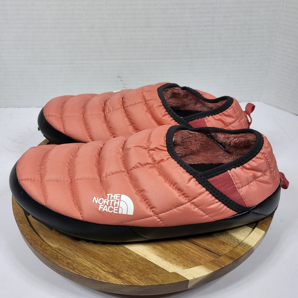 The North Face Women's ThermoBall Traction Mule V Slippers Pink Size 9 - Picture 4 of 11